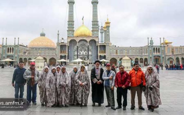 گردشگران ویتنامی در حرم حضرت معصومه(س)